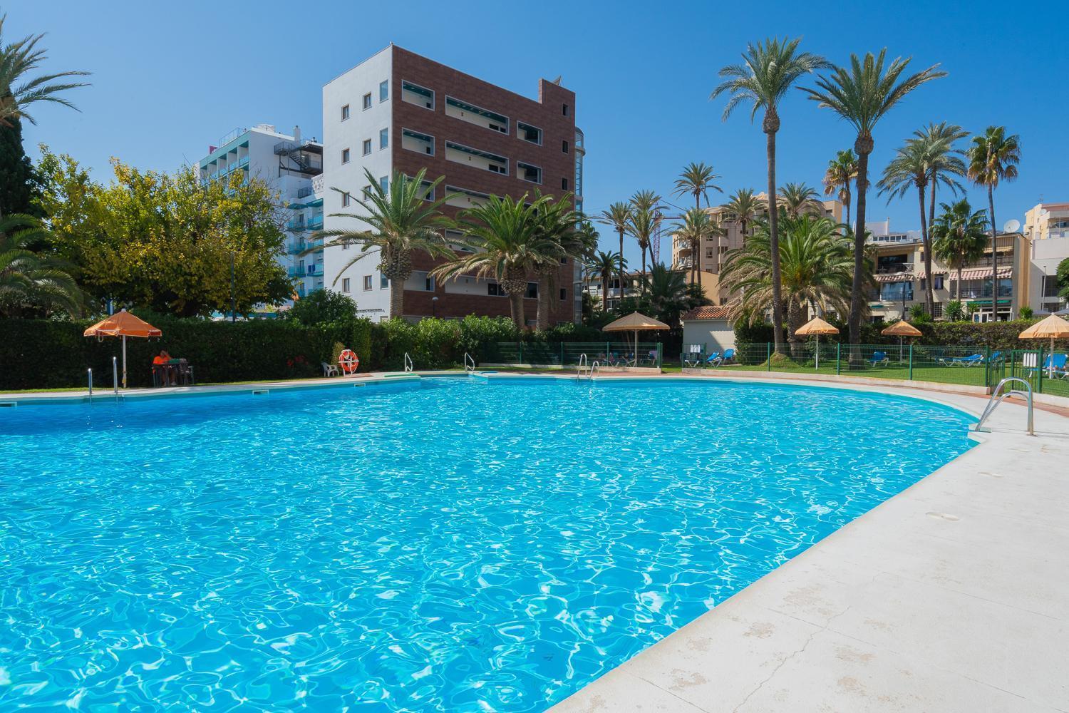 Apartament Private 250Sqm Garden Duplex, Jacuzzi, Cinema, Sea View Escape Torremolinos Zewnętrze zdjęcie